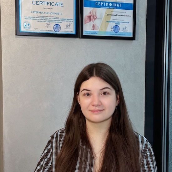 Bild des Inneren eines Bereichs des Schönheitssalons für Maniküre.